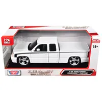 2006 CHEVROLET SILVERADO CUSTOM PICKUP TRUCK WHITE WITH BLACK STRIPES "DIE-CAST COLLECTION" SERIES 1/25 DIECAST MODEL CAR BY MOTORMAX