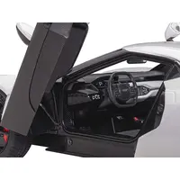 2017 FORD GT FROZEN WHITE 1/18 MODEL CAR BY AUTOART