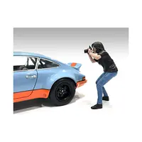 "PHOTOGRAPHERS" FIGURE #4 FOR 1/18 SCALE MODELS BY AMERICAN DIORAMA