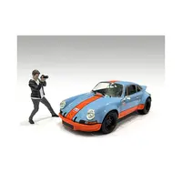 "PHOTOGRAPHERS" FIGURE #6 FOR 1/18 SCALE MODELS BY AMERICAN DIORAMA