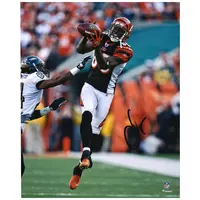 CHAD JOHNSON CINCINNATI BENGALS AUTOGRAPHED 8" X 10" BLACK JERSEY MAKING CATCH PHOTOGRAPH