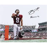 BRYCE YOUNG ALABAMA CRIMSON TIDE AUTOGRAPHED 8" X 10" KNEELING STADIUM VIEW PHOTOGRAPH WITH "HEISMAN 21" INSCRIPTION