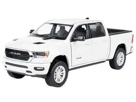 2019 RAM 1500 LARAMIE CREW CAB PICKUP TRUCK WHITE "TIMELESS LEGENDS" SERIES 1/24 DIECAST MODEL CAR BY MOTORMAX