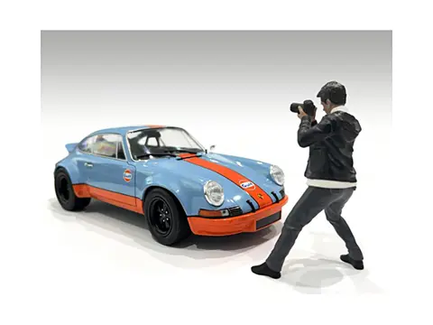 "PHOTOGRAPHERS" FIGURE #6 FOR 1/18 SCALE MODELS BY AMERICAN DIORAMA