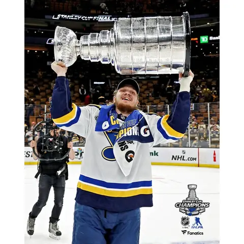 ROBERT THOMAS ST. LOUIS BLUES UNSIGNED 2019 STANLEY CUP CHAMPIONS RAISING CUP PHOTOGRAPH